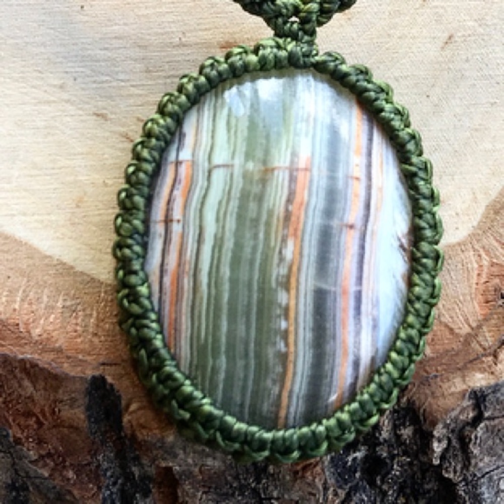 Sold banded green orange agate boho necklace - Picture 4 of 8